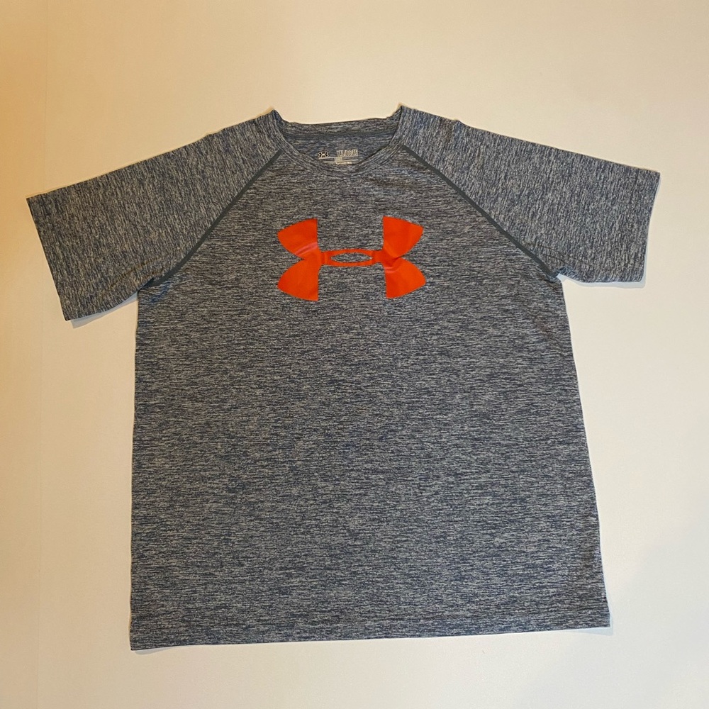 Under Armour short sleeve shirt